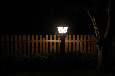 Lampy i kule ogrodowe - praktyczne i estetyczne rozwiązania